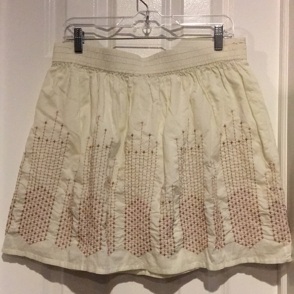 Gap vintage Mini skirt embroidered size m soooo cute like new